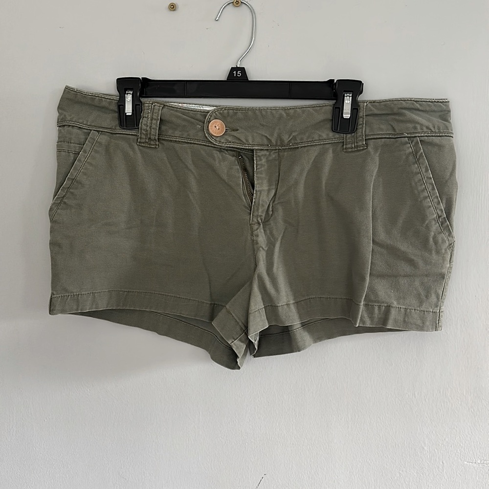 🔥 2/$8, 3/$10, 4/$12 🔥 Olive green denim short shorts.